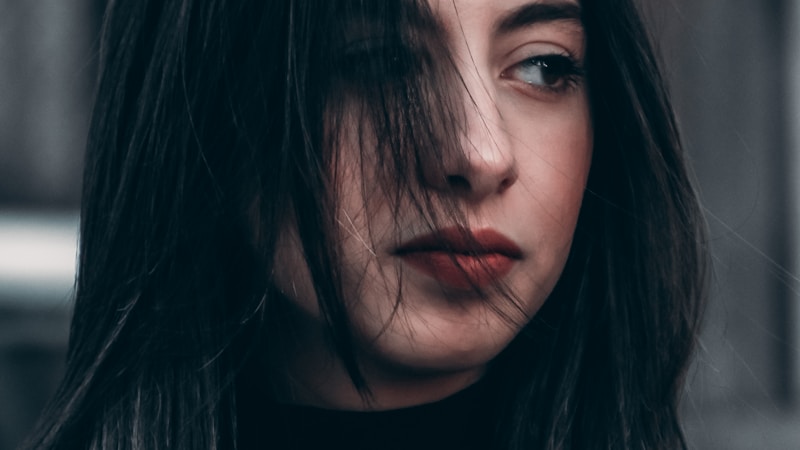 黒マスク女子の印象はどう見られる？きつい・かわいいと言われる理由と好印象に見せるコツ