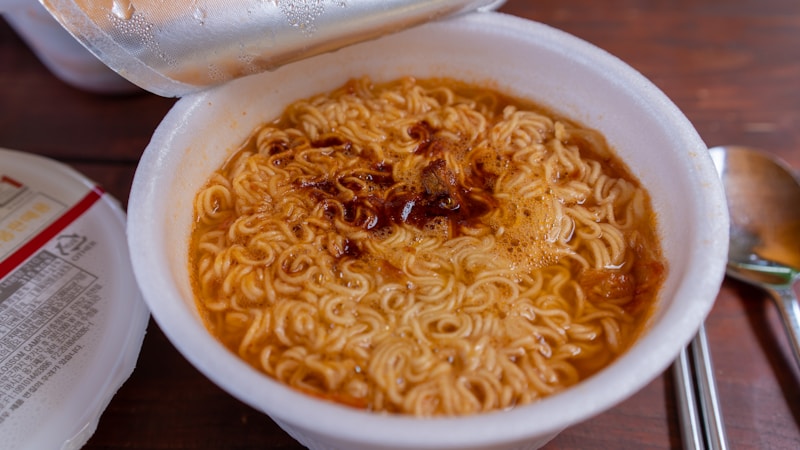 登山でカップラーメンを食べる前に知りたいマナーと気持ちよく楽しむコツ