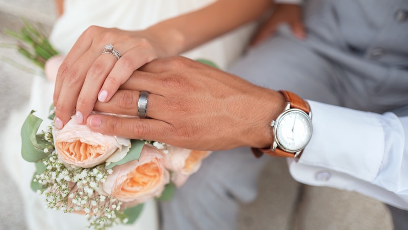 結婚指輪している男性がかっこいい理由とは？魅力的に見える瞬間と好印象のポイント