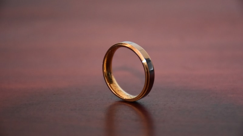 結婚指輪している男性がかっこいい理由とは？魅力的に見える瞬間と好印象のポイント